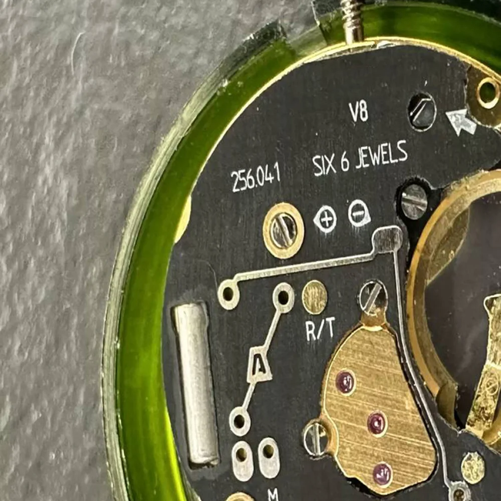 1pc Brand New Replacement ETA256.041 Movement 6-Jewels Black Calendar@6 2-hand V8 Quartz Movement Watch Repair Part