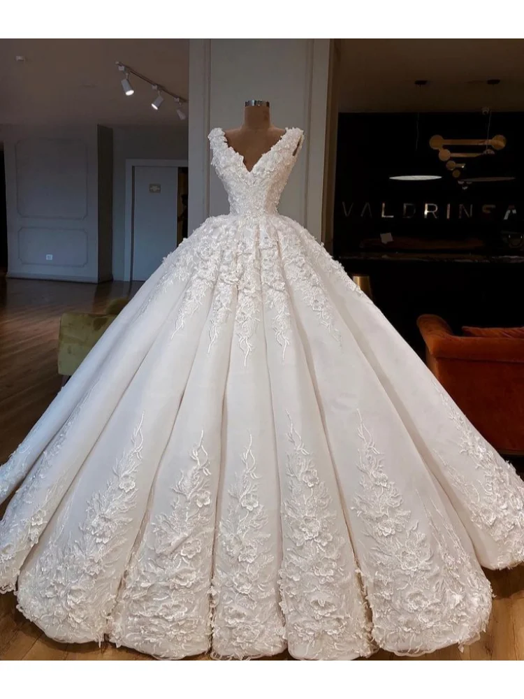 Customized 2026 White Large Skirt Princess Dress With Sleeveless Backless Satin Floral Decoration Vestido De Novia Wedding Dress