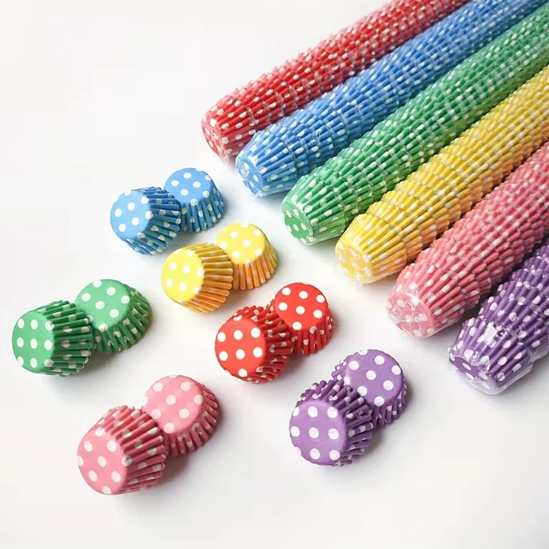 1000 mini revestimientos de papel para pasteles con patrón de lunares, almohadillas de papel para base de taza de muffin de 0,98 pulgadas, perfectos para pasteles de crema, cupcakes y repostería, una herramienta de cocina imprescindible para fiestas y uso diario