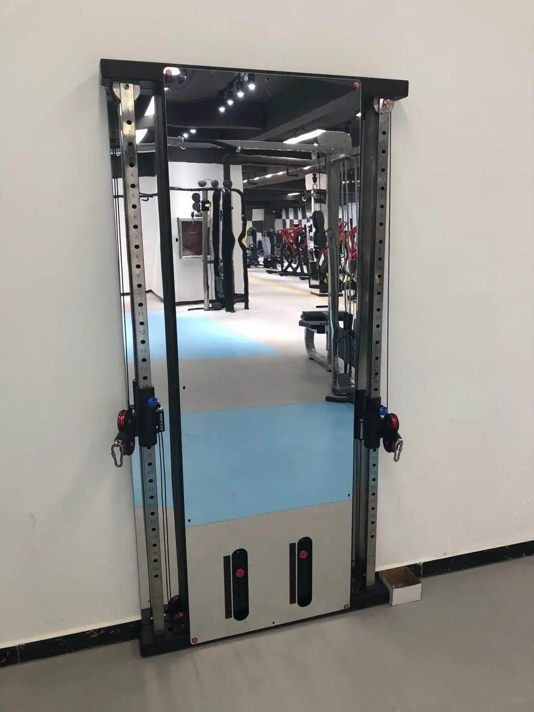 Equipamento de ginástica Smith Machine montado na parede duplo funcional permanente alto pull down trainer