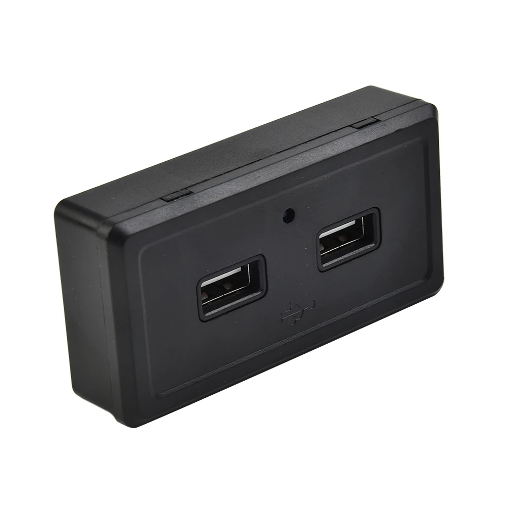 Enchufe de entrada de cargador de coche, 1 puerto USB dual con función de indicación, 12V-24V, UCC-318-2U negra 3.1A, accesorios para coche