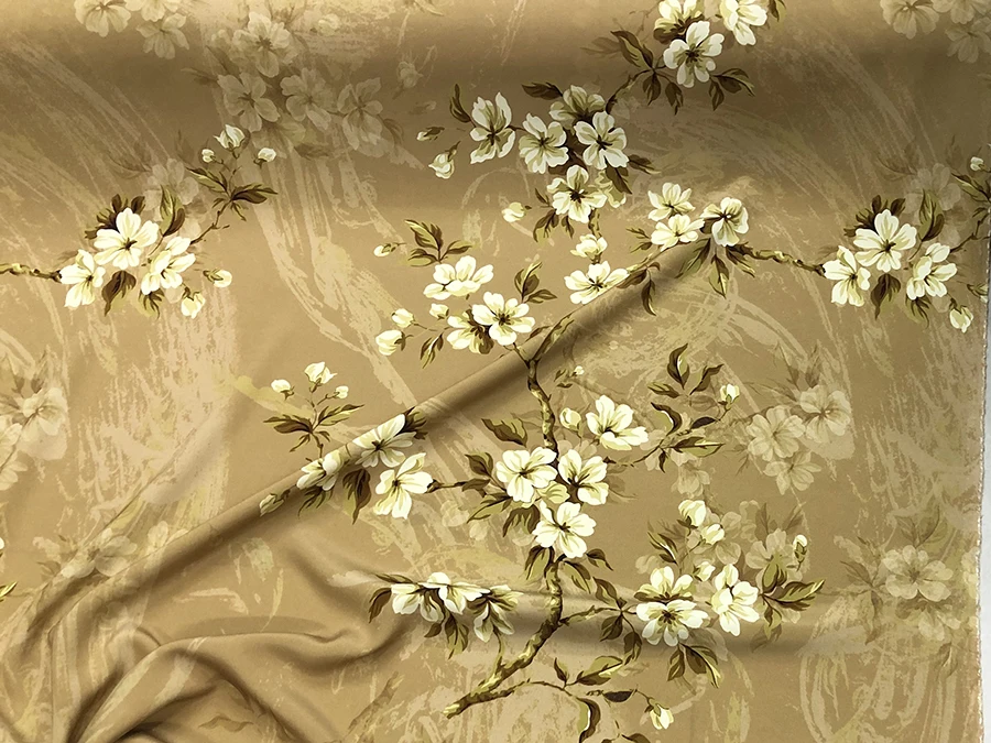 30 Momme Heavy Crepe High Quality Real Silk Fashion Cloth White Small Flower Spray Painting Designer Fabric Dress