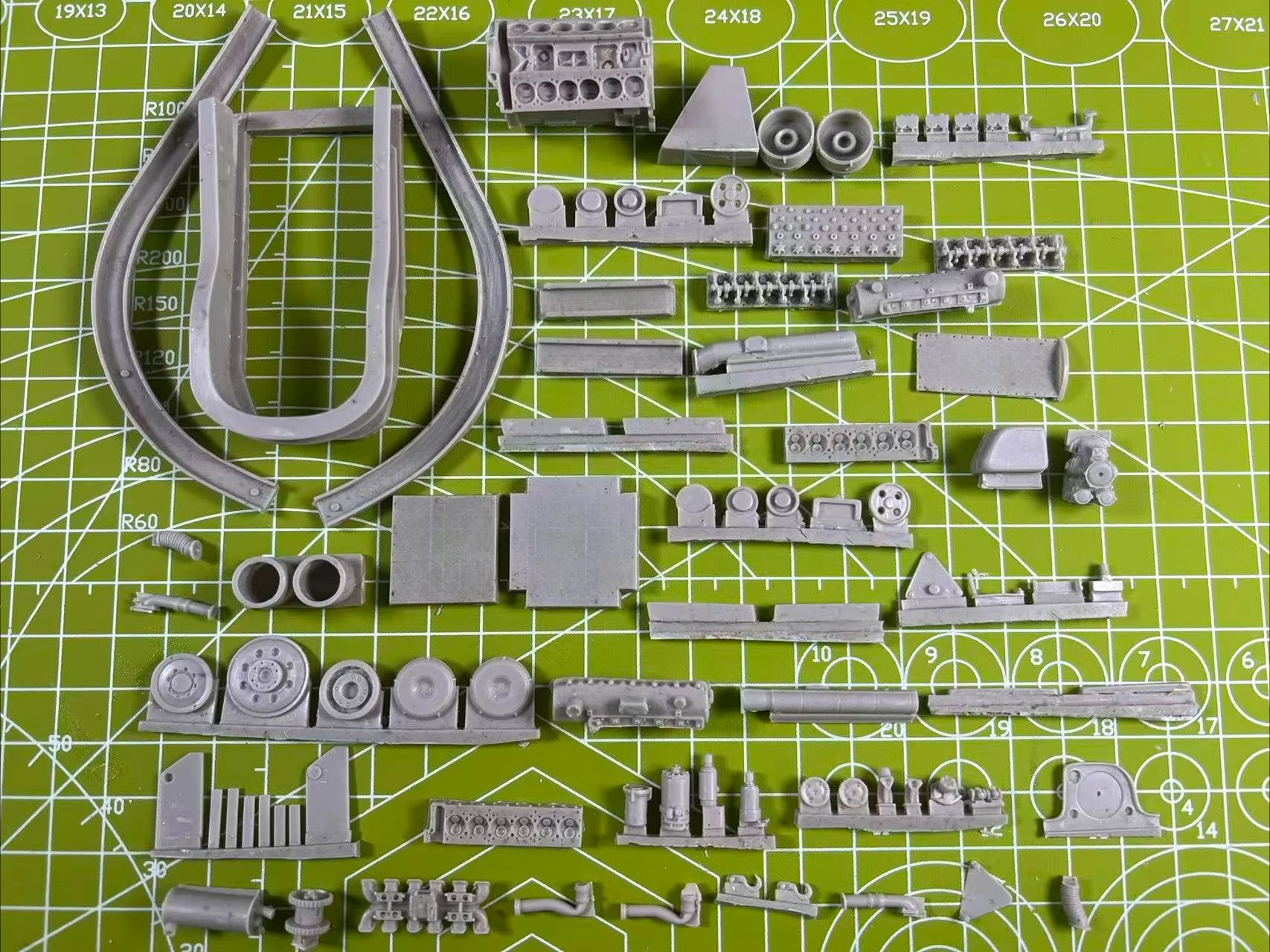 1: 35 Scale Scene Model Panzerwerk Workshop Engine Hanger, Equipped with Tiger I Tank Engine (assembly Required)