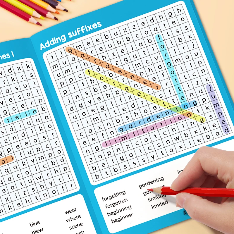 Nuevo libro de búsqueda de palabras, 32 páginas con impresión a doble cara, libro de actividades didáctico, mejora la memoria y las capacidades cognitivas (impresión grande) — Incluye libros educativos sobre la construcción del vocabulario, la memoria y el entrenamiento de la atención, así como un cuaderno de actividades (lista de vocabulario), un regalo creativo para amigos y familiares, diseñado con letras grandes para una fácil lectura. Esta es una excelente opción de regalo para Navidad, Halloween y Acción de Gracias.