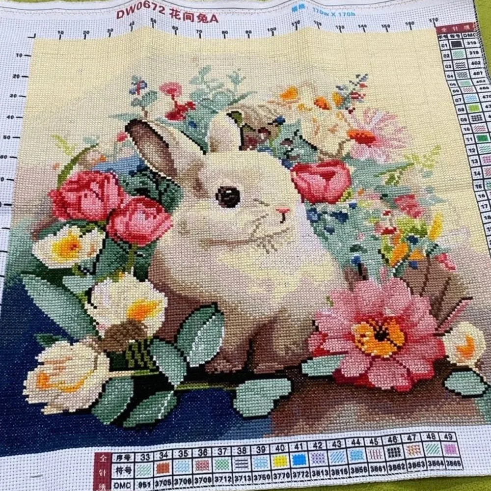 Ponto Cruz artesanal com coelhos bonitos, produtos acabados, formando um cluster de flores de 45*45cm, Clusters com flores