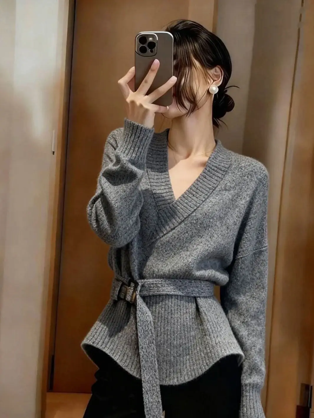 Gray V-Neck Knitted Sweater Women's Autumn Winter Loose Waist Design Inner Wear Base Shirt Korean Style Commute Style Soft Fa...
