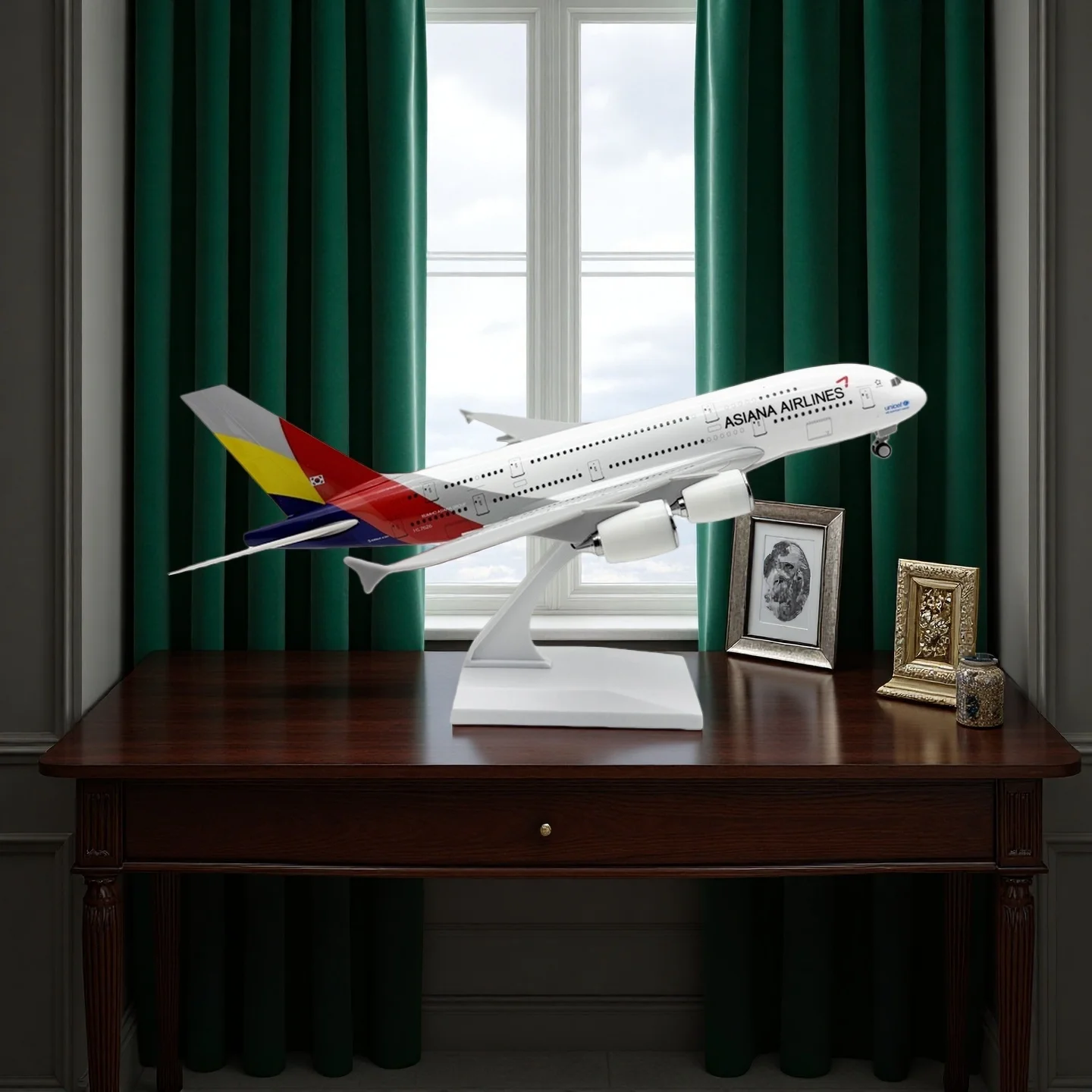 Asiana Airways A380 Passenger Aircraft Model 1:240 Scale 30CM Diecast Resin Material Model Airplane for Aviation Enthusiasts hom