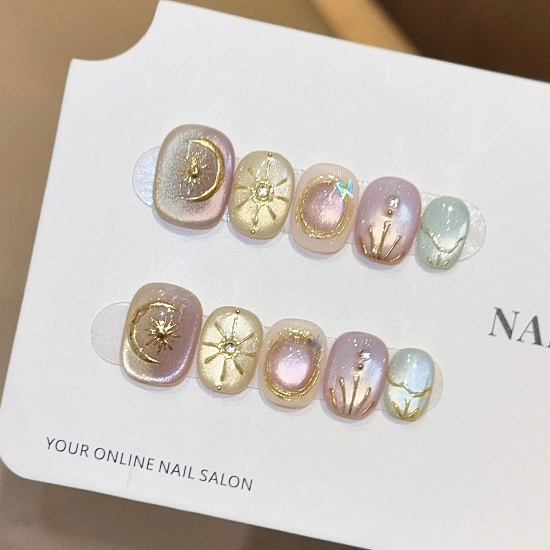 10Pcs High-end Handmade with Diamonds Chic Pink Flower Press on Nails Sweet Cat Eye Nail False Nail Wearable Dopamine Nail Patch