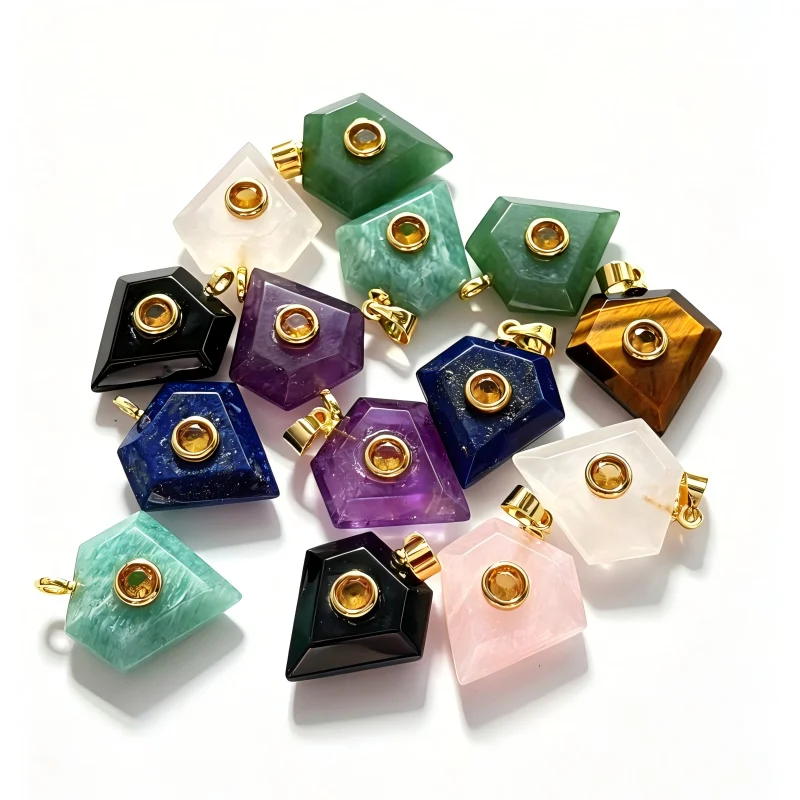 Natural crystal pendant DIY accessory, available in various gemstones. It can be used as an essential oil bottle / qi healing pe
