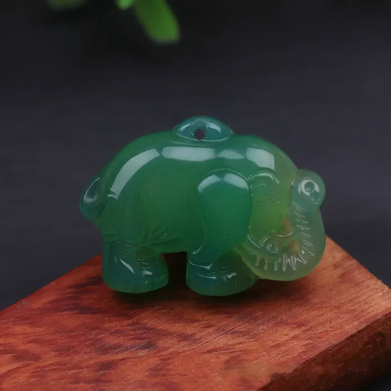 

Natural Chinese Green Chalcedony Hand-carved Elephant Jade Pendant Fashion Jewelry Men's and Women Agate Necklace