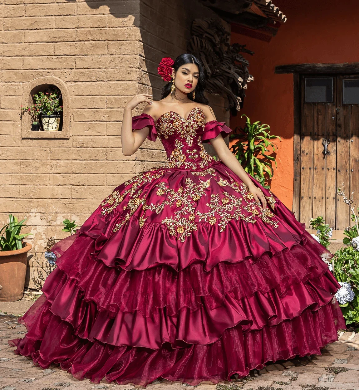 Gaun gaun pengantin Burgundy Charro Quinceanera gaun bola applique berjenjang Organza gaun Gaun panjang 16 "Manis Meksiko 15 Anos