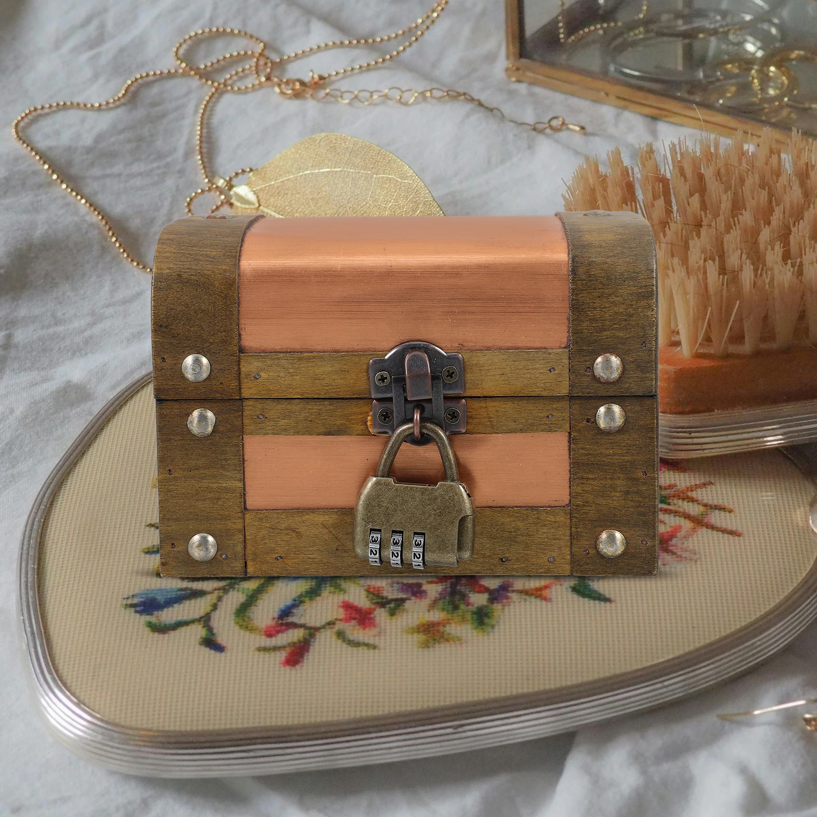 

Vintage Storage Box Display Pen Stand Baseball Card Keepsake Chest Decorative Boxes