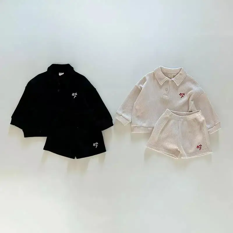 Primavera nuovo bambino vestiti a maniche lunghe Set neonata moda lettera stampa risvolto camicie + pantaloncini 2 pezzi vestito ragazzi Waffler abiti