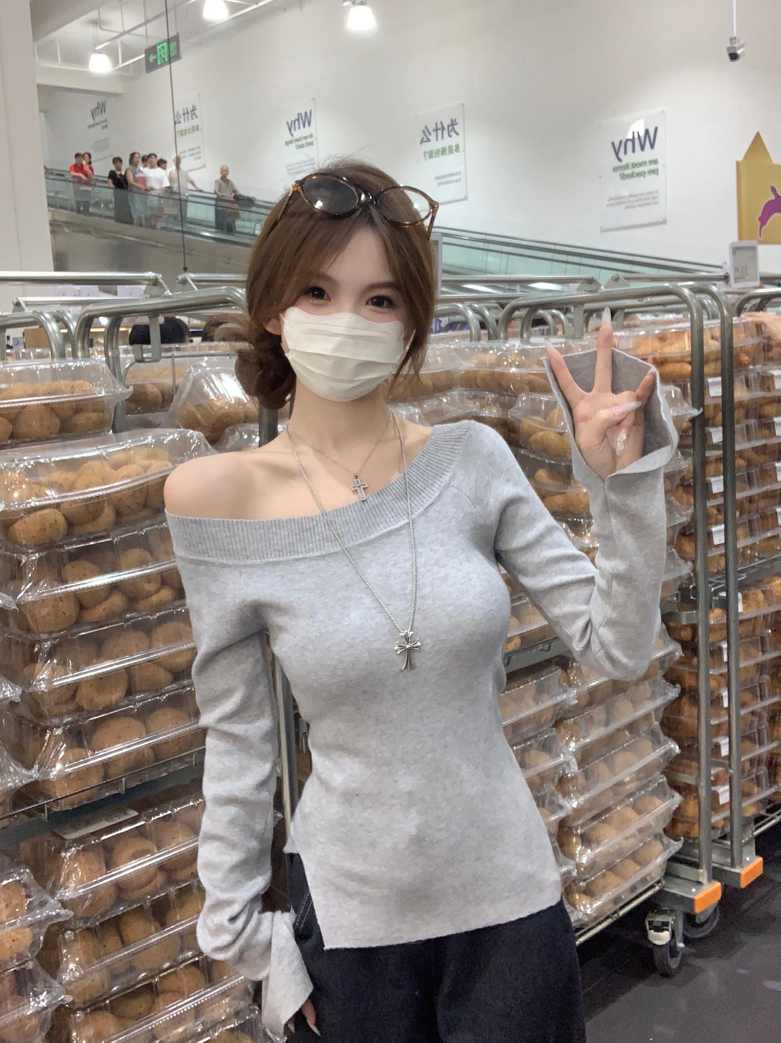 ay Knitted oulder Bared ort T irt Women's Winter Design Chic Sweet And Spicy Girl Base irt Knitwear for Daily Use