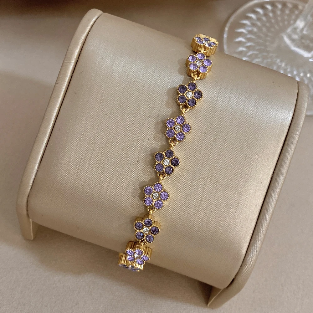 Modisches, vergoldetes, mehrfarbiges Edelstahl-Kleeblatt-Armband mit glänzendem Strass-Blumenanhänger, Gliederarmband, Schmuck für Damen – Detail 4