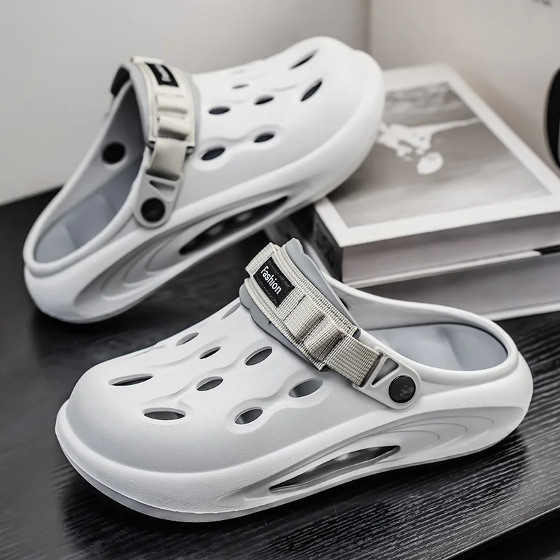 Paar-Stil für Männer und Frauen, Sommer 2022, Oberbekleidung, ausgeschnittene, rutschfeste Strandschuhe, Deodorant-Sandalen und Hausschuhe mit doppeltem Verwendungszweck