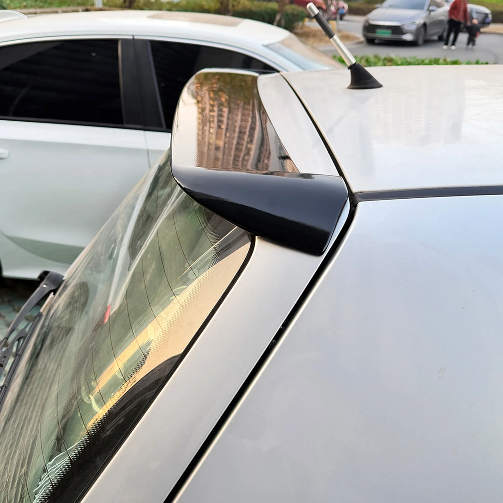 

Carbon Fiber Look/Gloss Black Rear Trunk Roof Spoiler Wing Lip Splitter For Volkswagen VW Golf MK4 1999-2006 Standard Versions