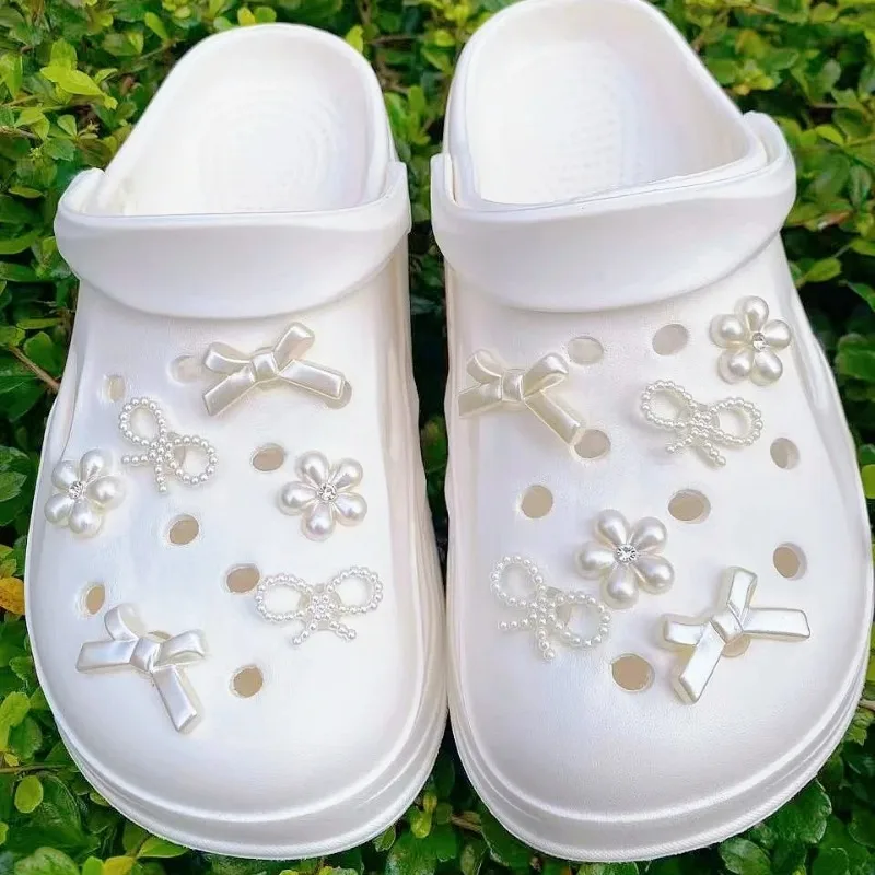 Modische Schuh-Charms mit Perlen, Schleifen und Blumen für Clogs, Niedliche Schuh-Accessoires als Dekoration und Geschenk für Mädchen – Detail 5