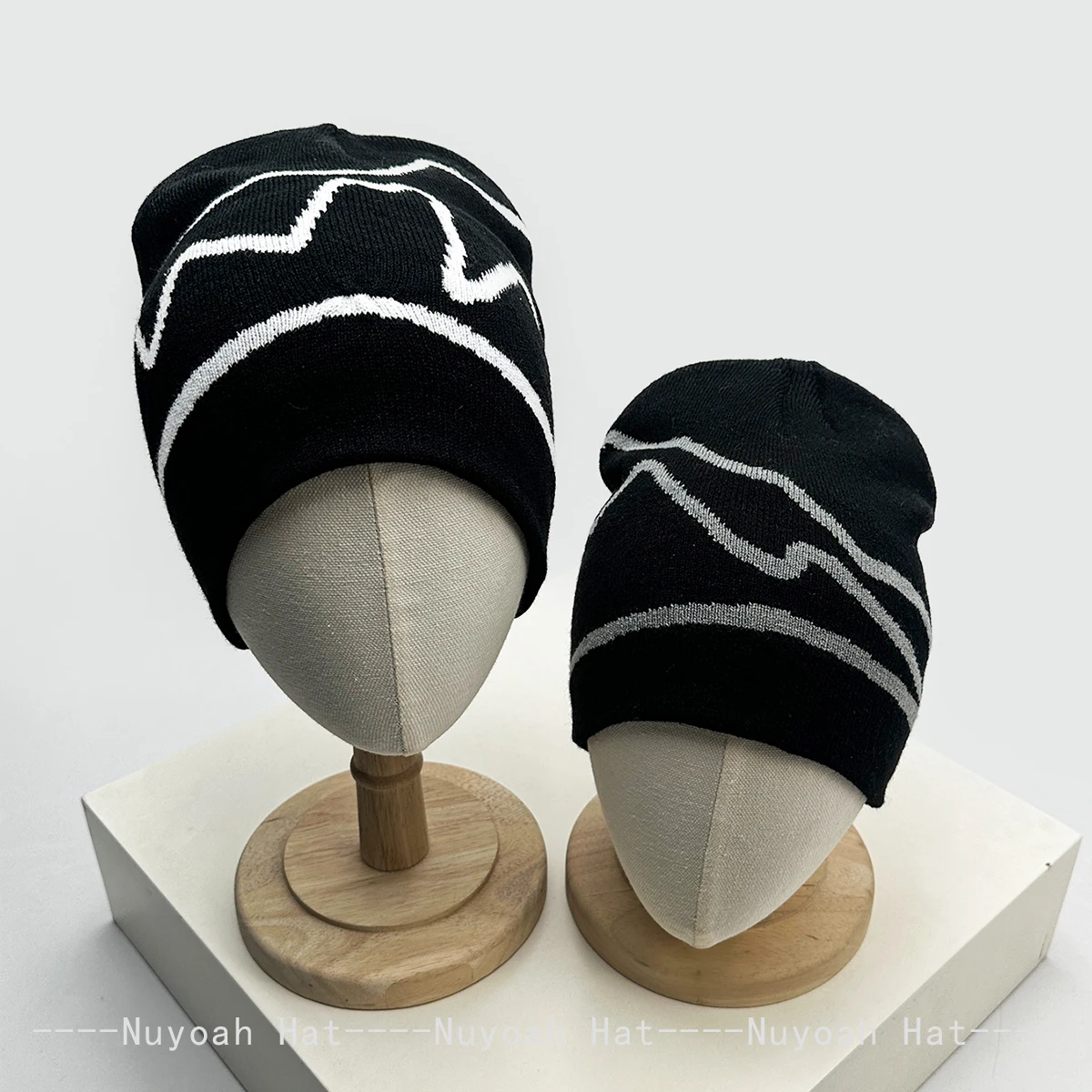 New  Men Women Personal Jacquard Pattern Knitted Hats Warm Retro Versatile Outdoor Beanies Color Block Fashion Street Climb Ins