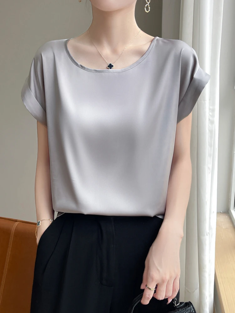 

Satin T-shirt 2025 Summer New Fashion Temperament Elegant Women's T-shirt Grey Loose O-Neck Office Lady Short Sleeve Top Women