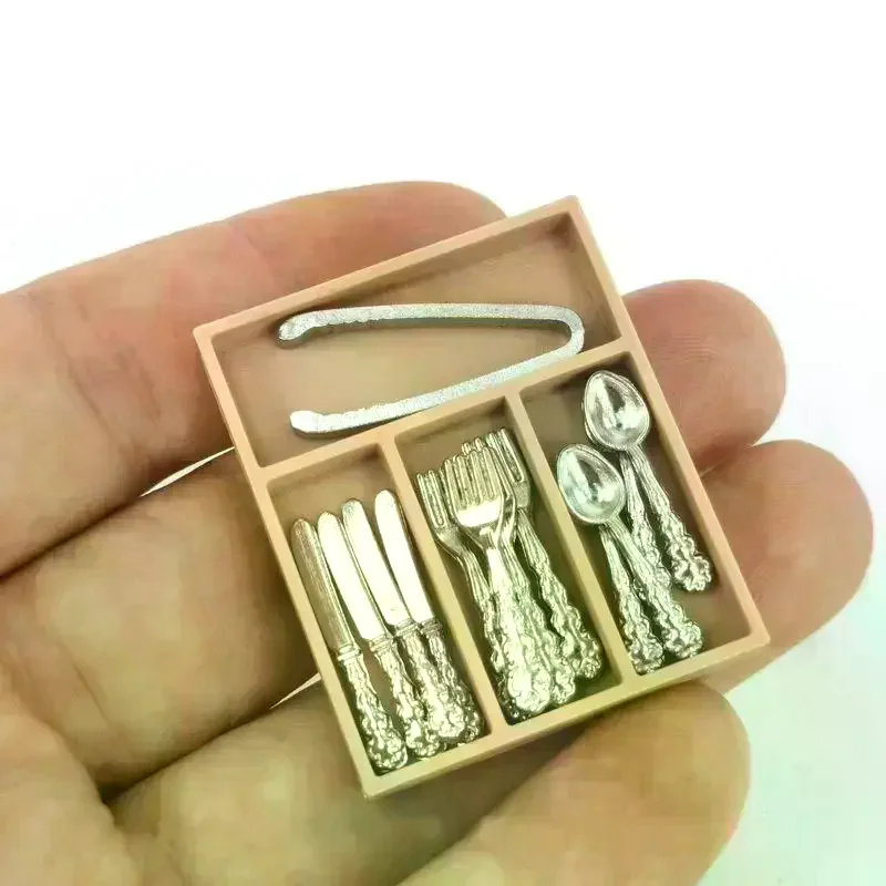 1 ชุดอุปกรณ์ครัวบ้านตุ๊กตาอุปกรณ์เสริม 1:12 บ้านตุ๊กตามินิมีดส้อมช้อนคลิปชุดอาหารพร้อมกล่องเก็บของ