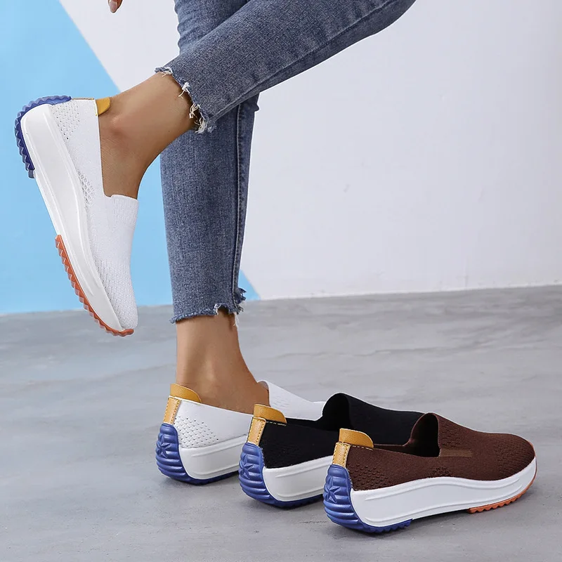 Oddychające sneakersy moda kobiety mieszkania Slip on buty z siatką kobieta lekkie klinowe obuwie wiosna lato Lady miękkie podeszwy mokasyny 2023