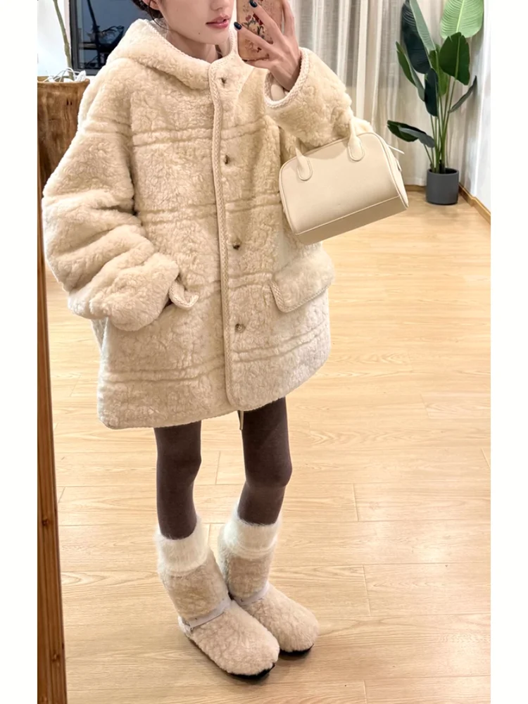 معطف نسائي شتوي جديد من فراء الخروف الأبيض من Thiened معطف دافئ من الجلد والفرو الكوري Sle للتنقل من البوليستر...