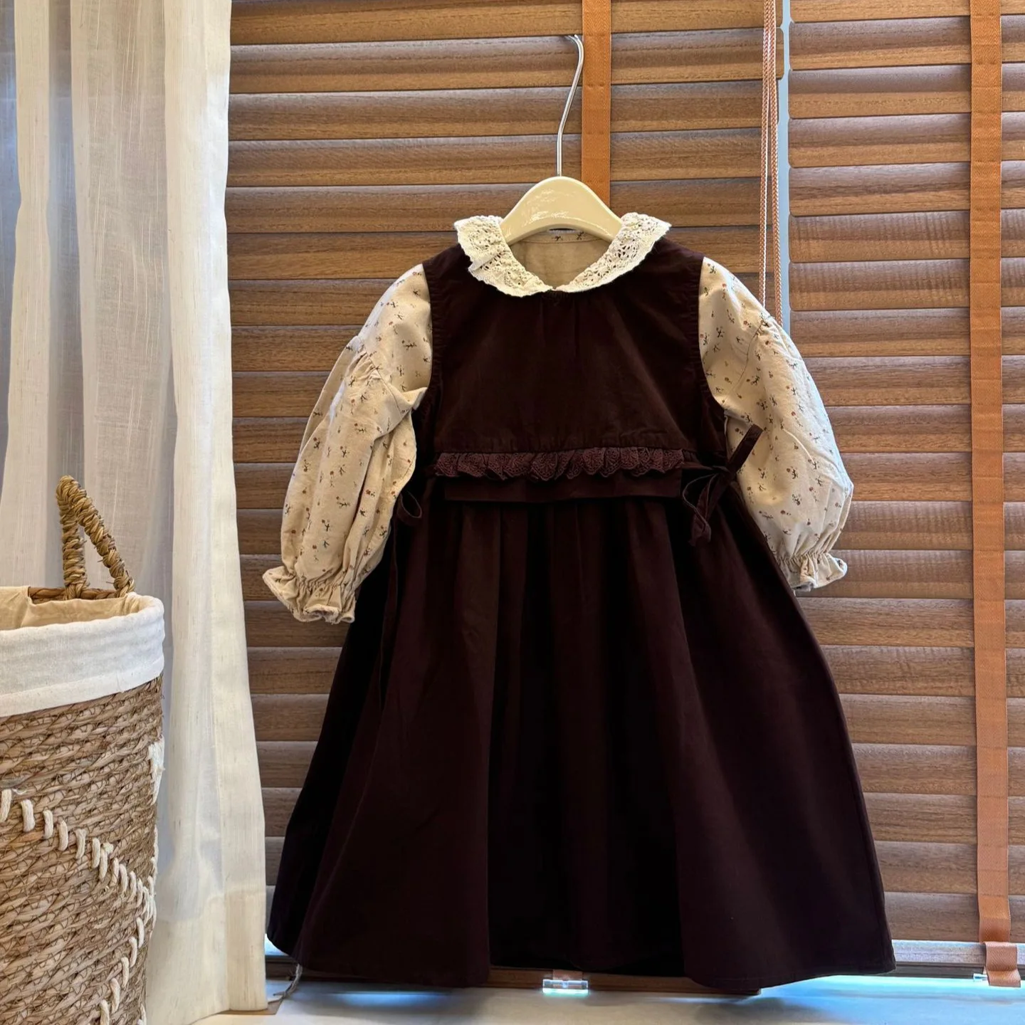 

2025 Autumn Children Girl 2piece Set Lace Trim Long-sleeved Floral Print Kid baby girl Top Sleeveless Vintage Little girl Dress