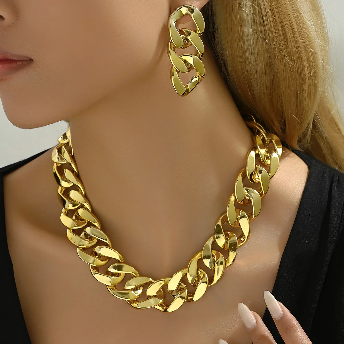 

4pcs Exaggerated Vintage Thick Edge Cuban Gothic Earrings Necklace For Women Gold Color Chain Necklaces Charm Party Jewelry set