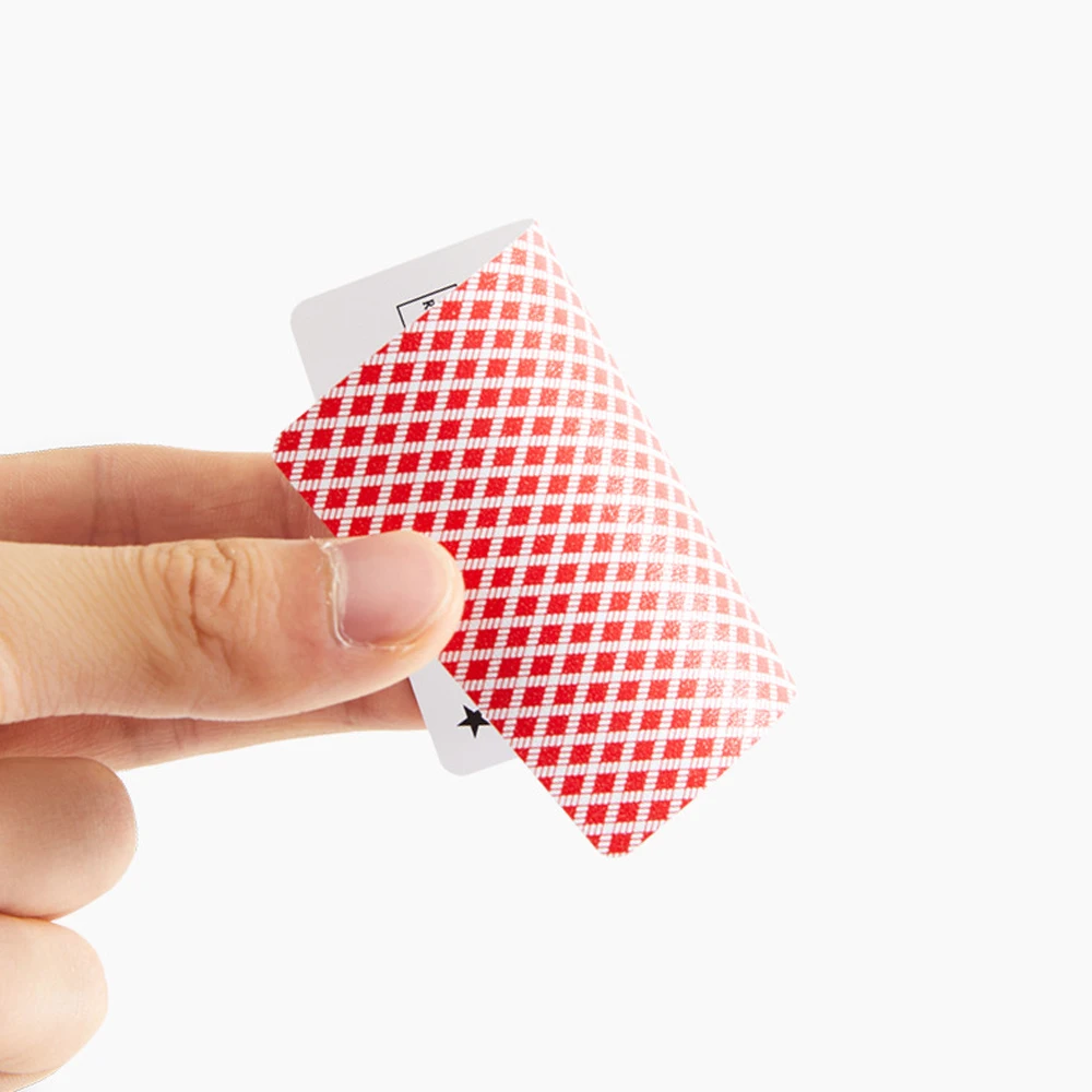 أوراق اللعب البلاستيكية الضيقة الجديدة سميكة 30 الحرير PVC متجمد بوكر مقاوم للماء خط كبير منضدية لعبة أوراق اللعب