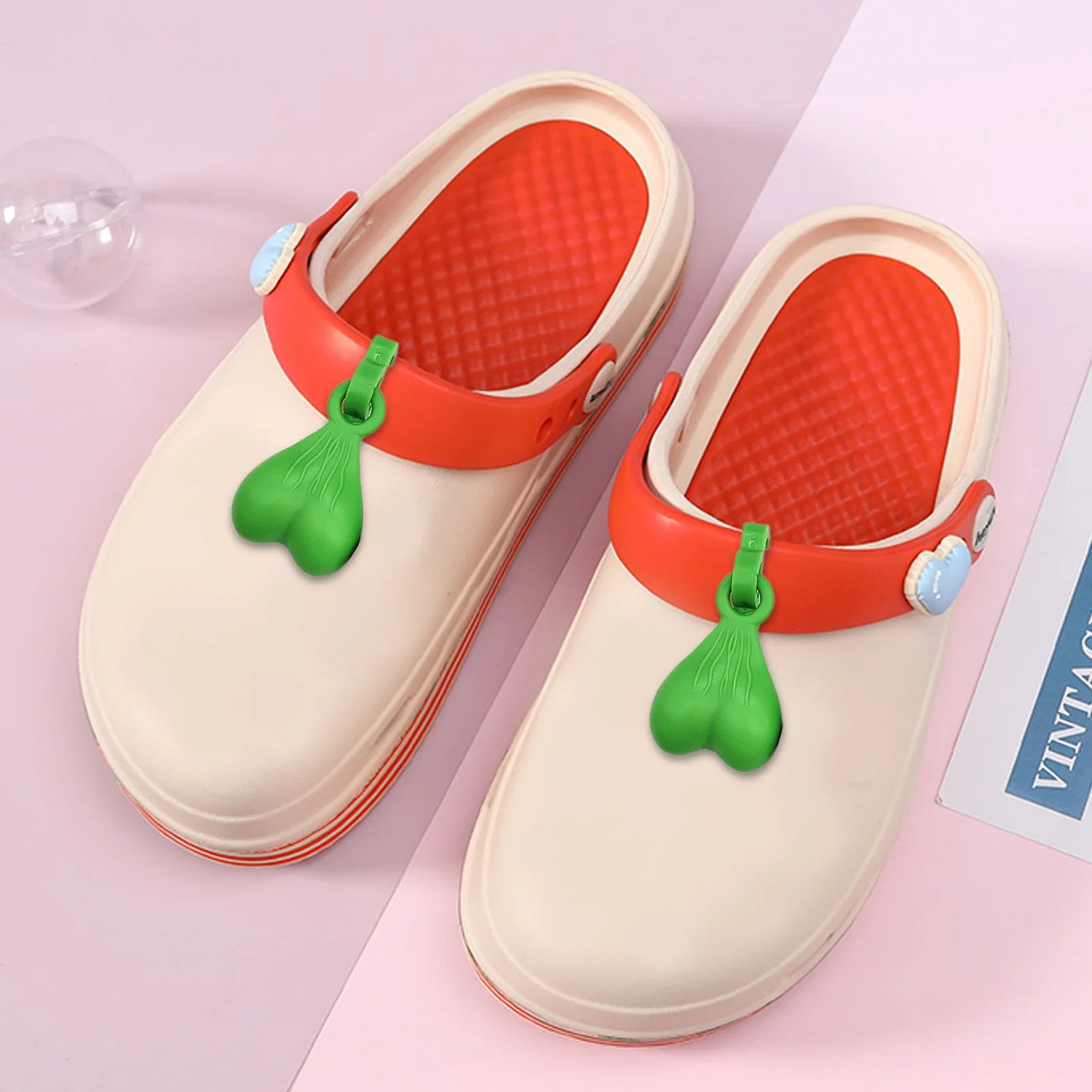 

1 Pair Hole Shoes Buckle Nuts Balls Shaped Plastic Hole Shoes Pendant Buckle Decoration Ornaments Portable for Kids Gift