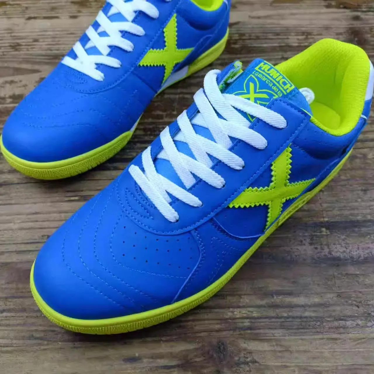 Indoor football shoes men's non-slip wear-resistant futsal sports shoes professional football boots tennis training shoes