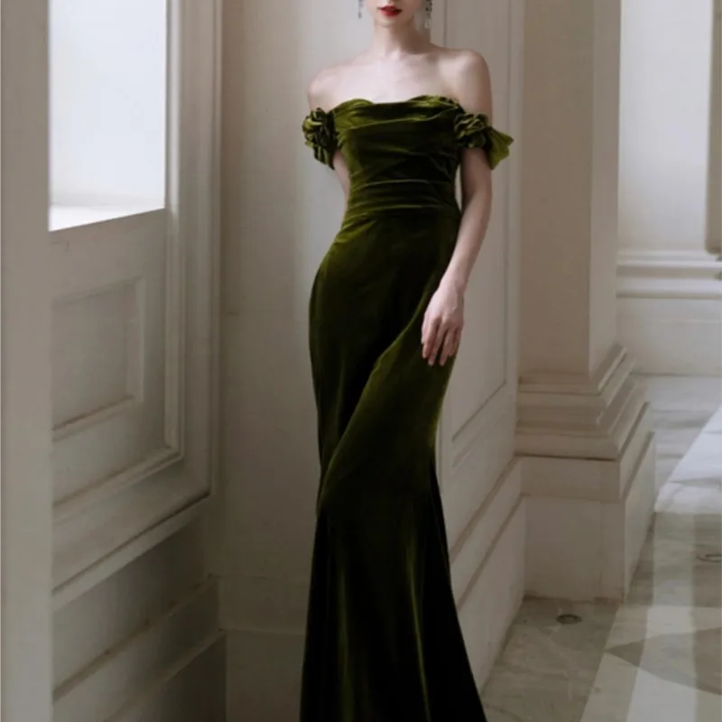

Light luxury niche green velvet one-shoulder morning gown toasting dress