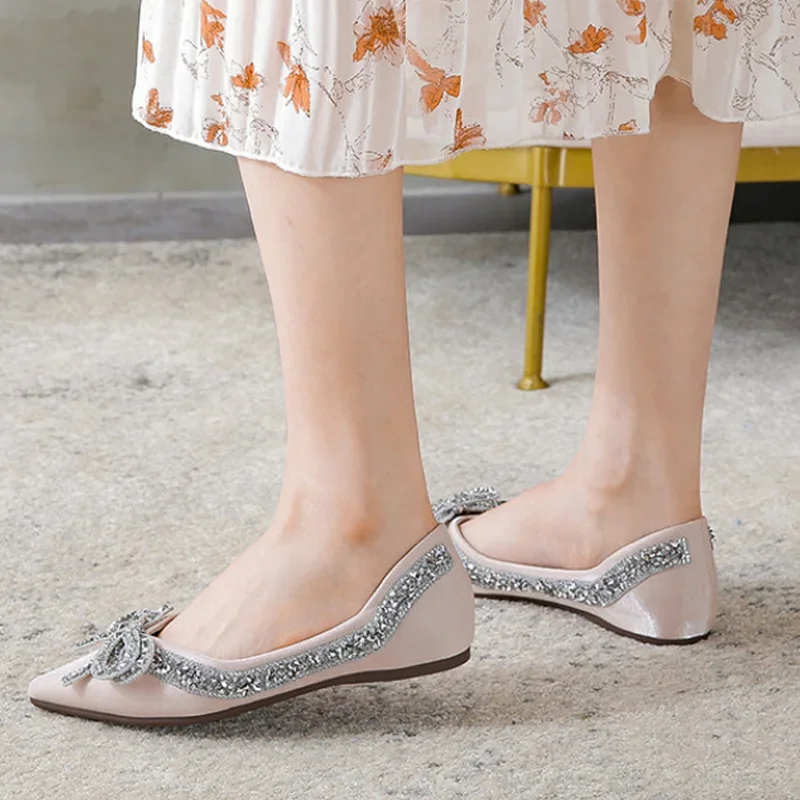 Women Flat Elegant Fashion Women Flat Fashion Ballet Shoes Bling Crystal Bow Tie Pointed Toe Flats Shoes Lady Shiny Flat Size 43