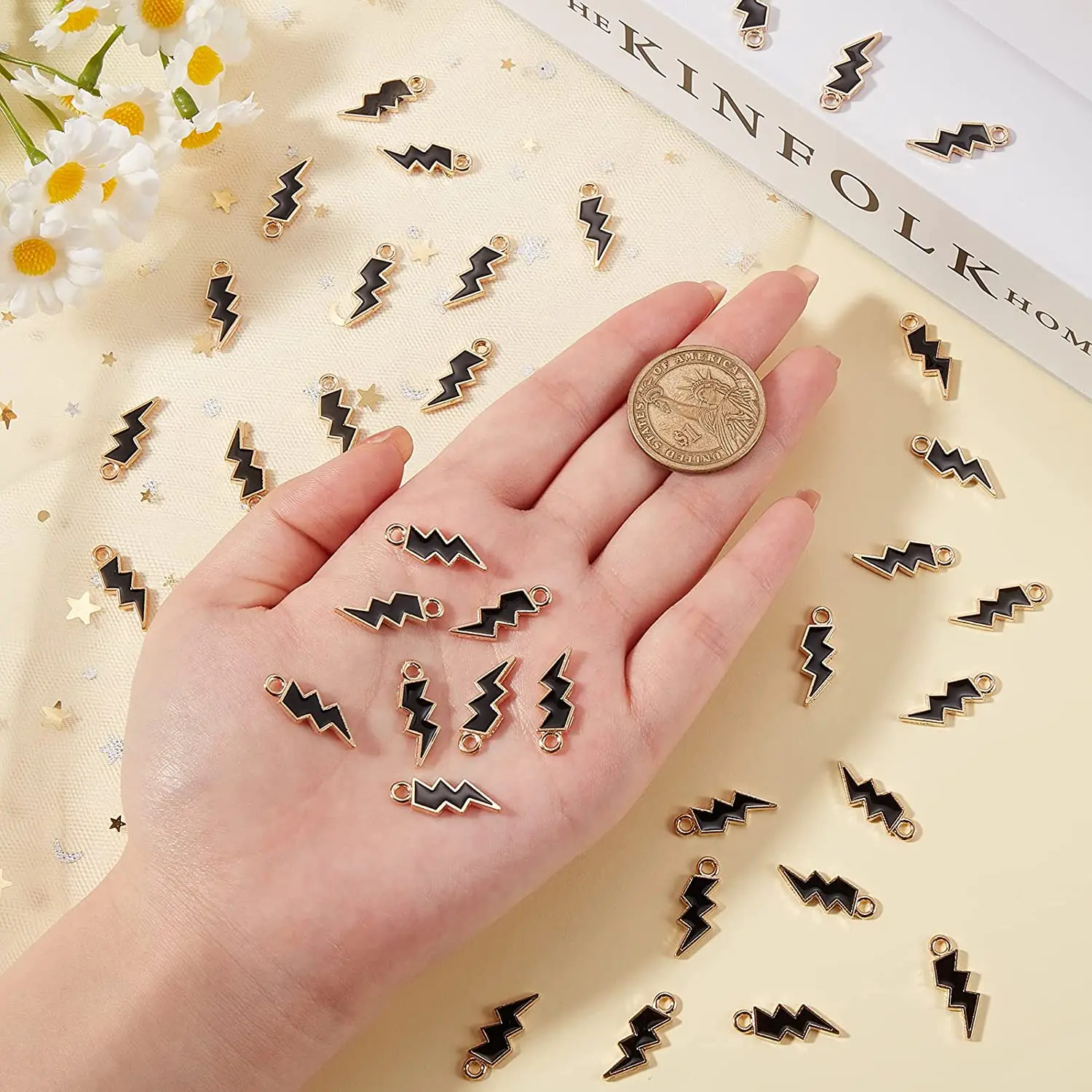 PandaHall 100pcs Enamel Black Flash Shape Charms Lightning Bolt Charms Flash Thunder Pendants for DIY Jewelry Making Accessories