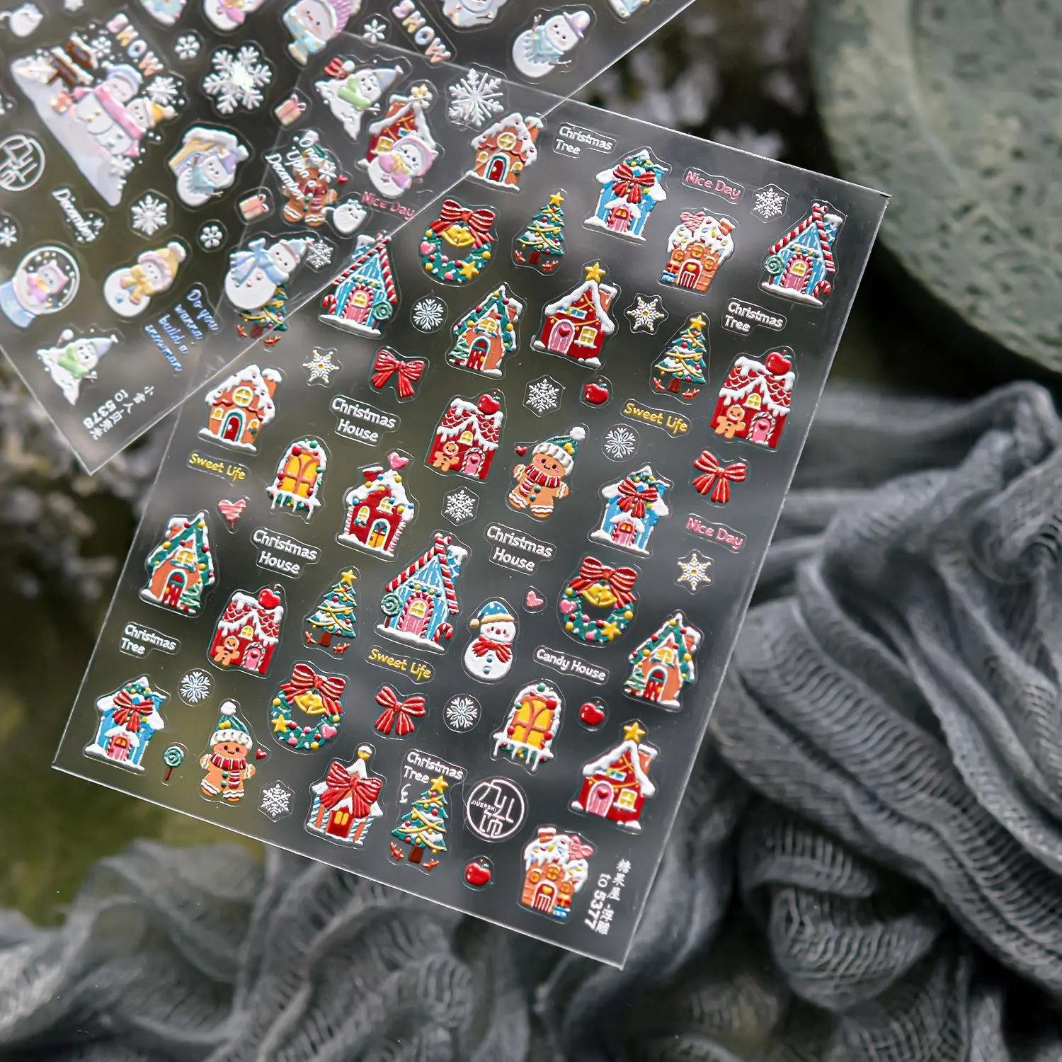 Stiker Kuku 5D Embossed Motif Musim Dingin, Manusia Salju, Karangan Bunga Natal, Rumah, Pita, Kepingan Salju, Aksesoris Seni Kuku, Stiker DIY, Dekal Kuku