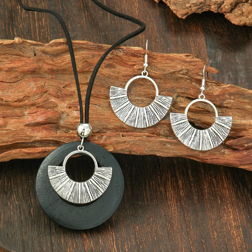 Bohemian Fan-Shaped Pendant Necklace & Earrings Set — European & American Retro Ethnic-Style Jewelry for Women's Vacation Wear