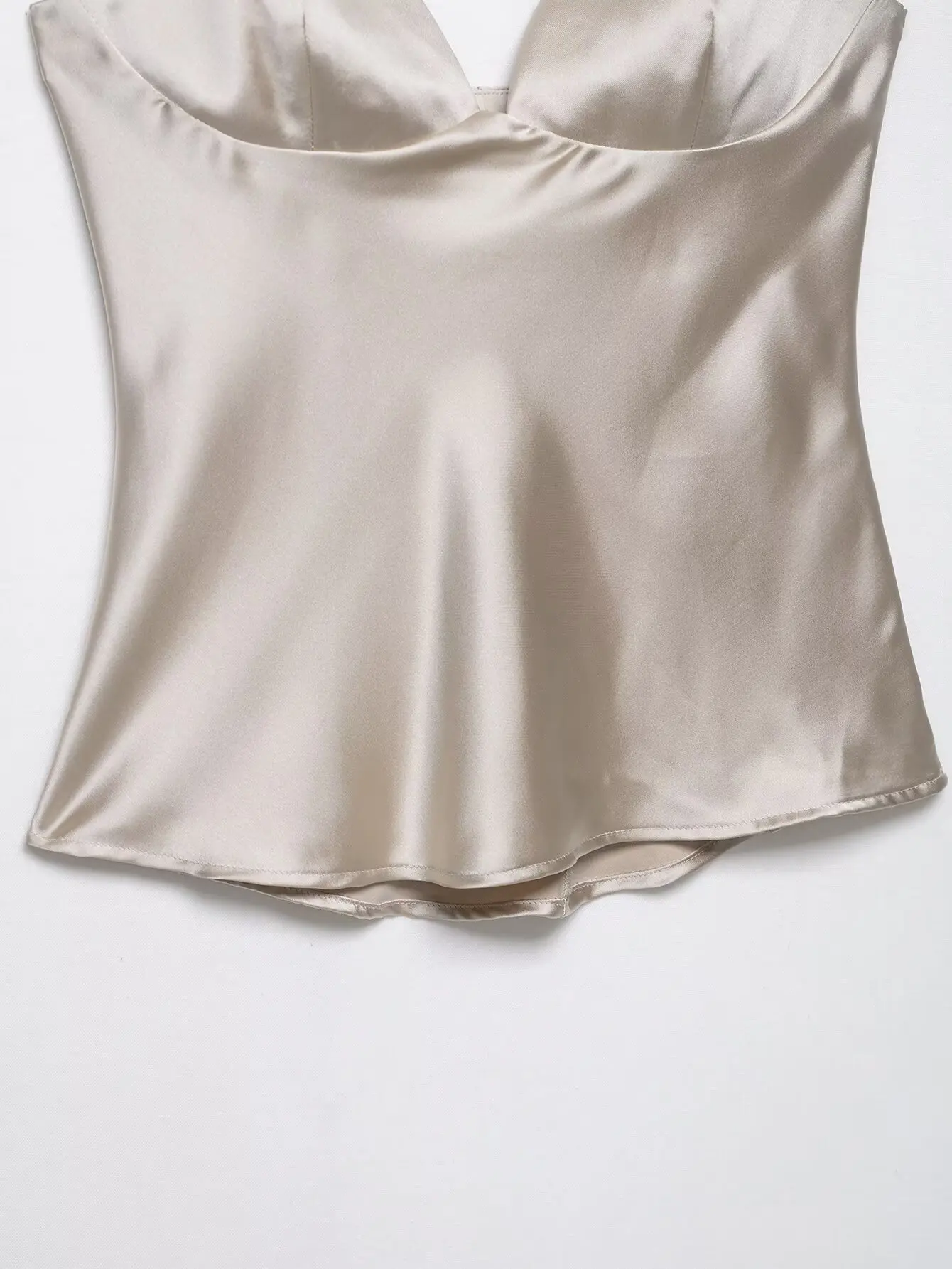 2026 Neue Sommer Satin-Texturierte Schwarze Sling-Tops für Damen, Elegante V-Ausschnitt Rückenfreie Oberteile, Sexy Club-Party-Tanktops – Detail 10
