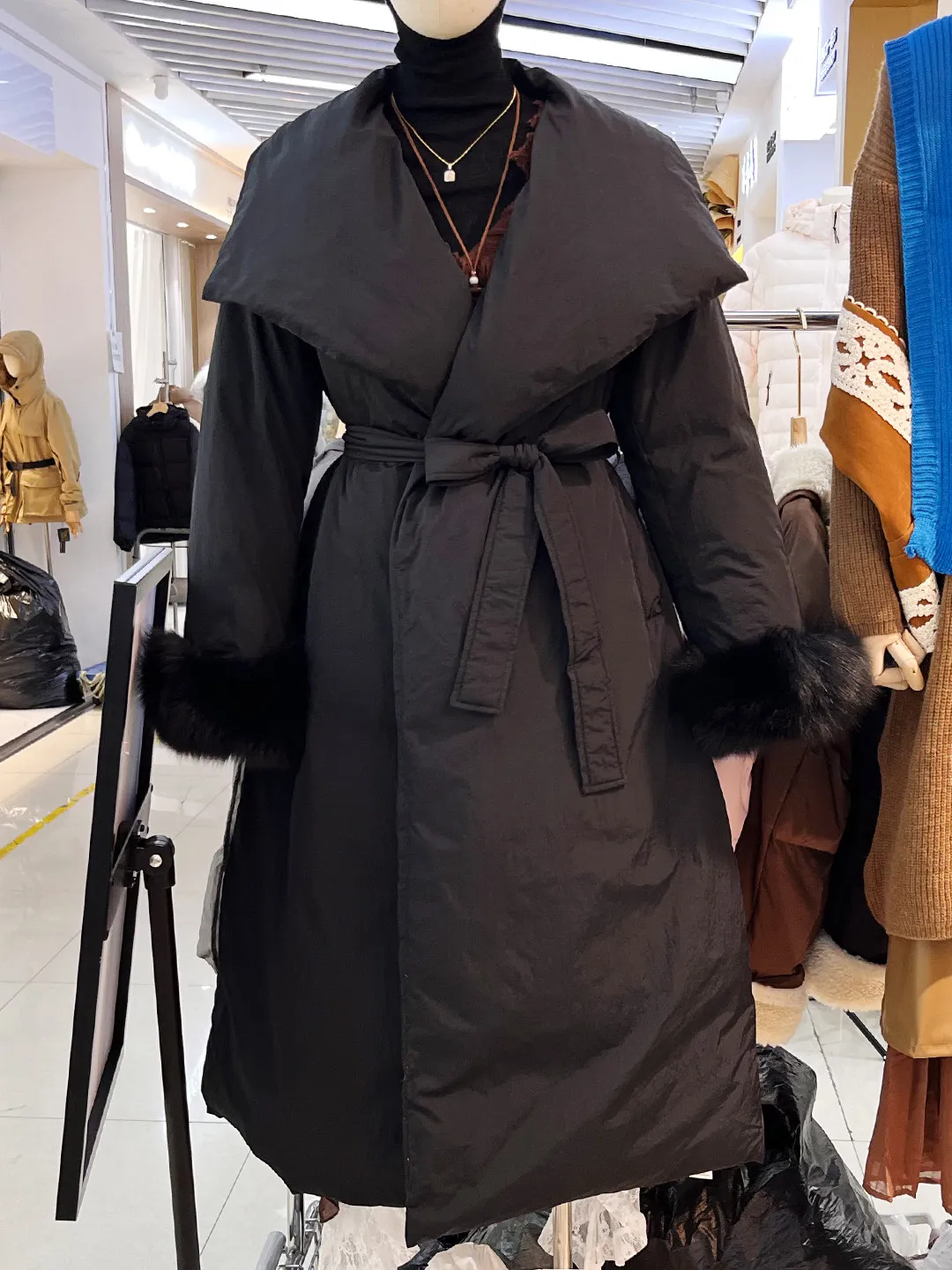 Winter New Women's Down Jacket Windproof Fox Fur White Duck Down Coat