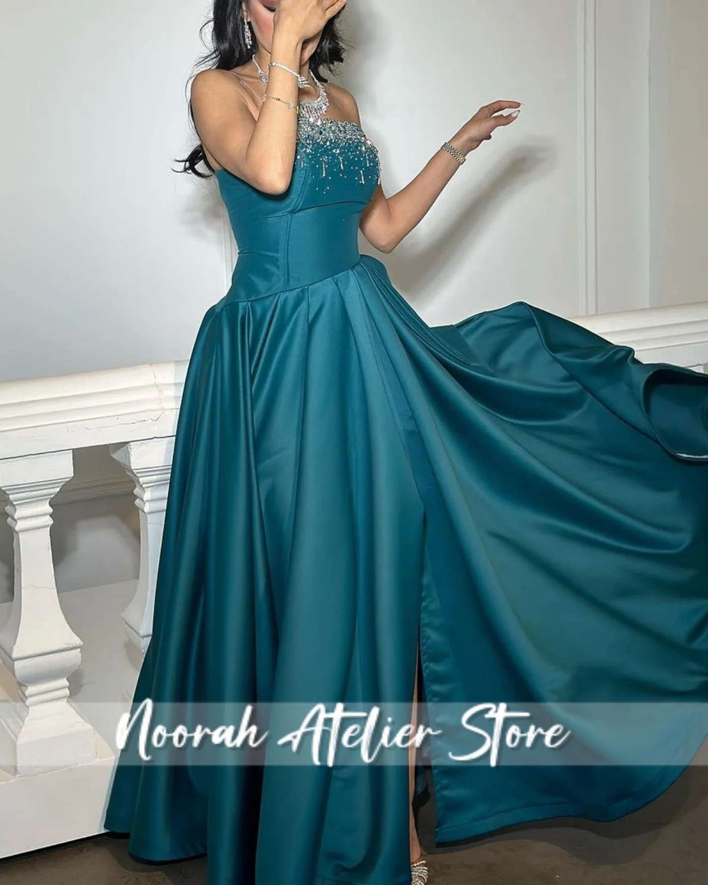 فساتين سهرة فاخرة أنيقة مطرزة بشرابة خضراء بدون حمالات في المملكة العربية السعودية 2025 فساتين زفاف ألين فستان حفلات طويل مخصص