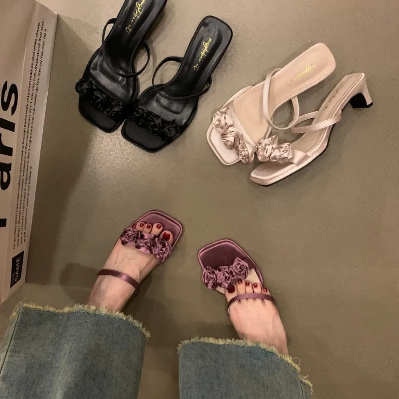 

2025 New Summer French Cool Women Sandals Elegant Low-heel Flowers Designer Sandals Outdoors Casual Slippers Beach Womens Shoes