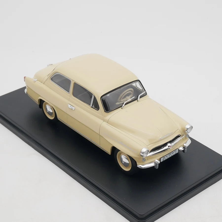 Collezione di veicoli giocattolo Ixo 1:24 SKODA OCTAVIA 1960 Modello di auto pressofuso