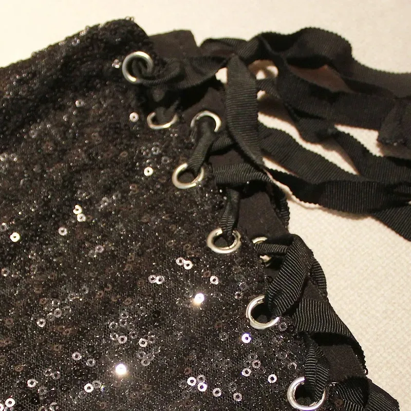 شورت دينم عالي الخصر مثير جديد لعام 2026 شورت نسائي بحزام مطرز باللون الأسود