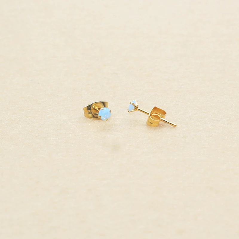 Minimalistische Ohrstecker aus Edelstahl mit 2 mm Nami-Zirkonia, trendige Ohrringe, Nadelstärke 0,8 mm, vakuumplattierter Schmuck – Detail 2