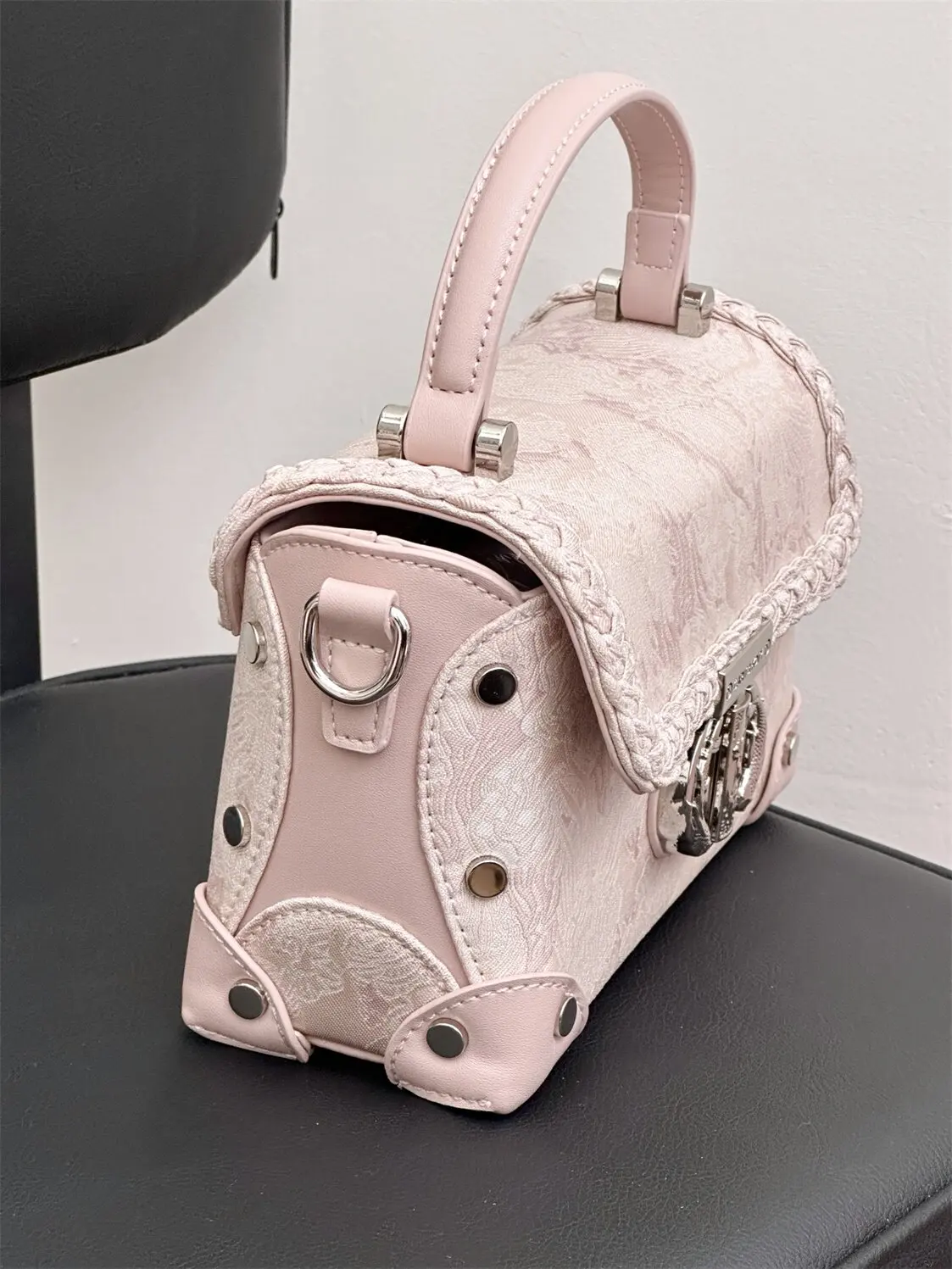bolso-cruzado-de-mujer-mack-jennifer-bordado-elegante-estilo-dulce-de-cuero-suave-tamano-mediano-casual