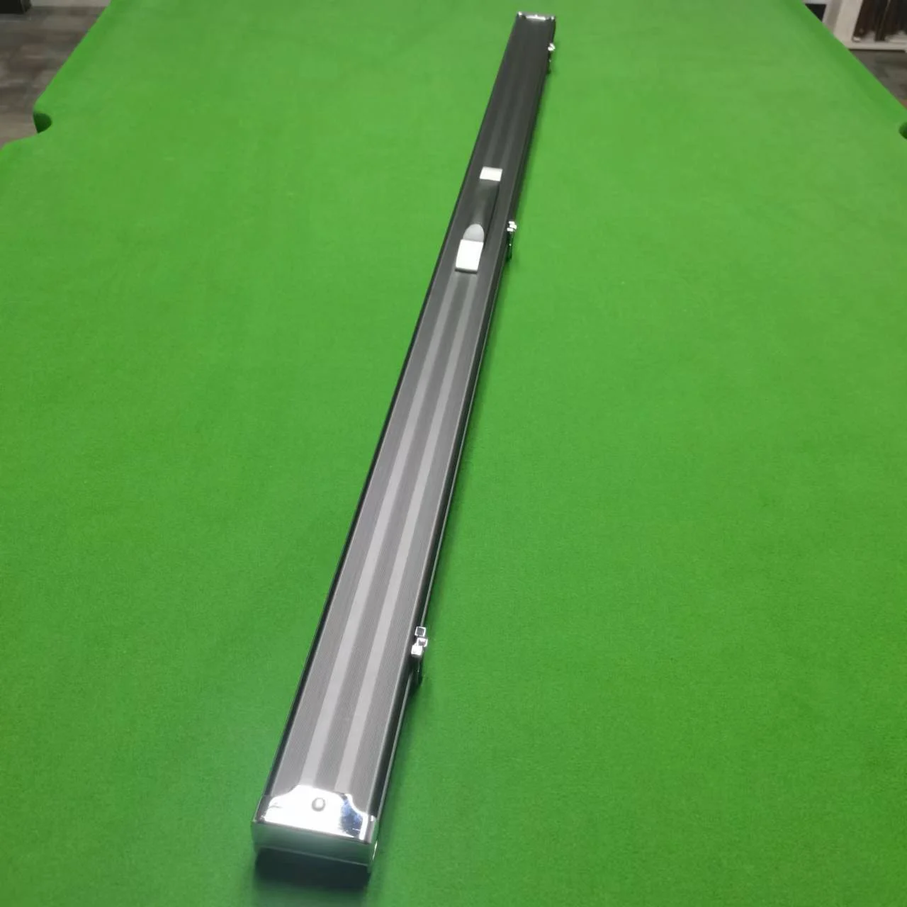 Aluminum alloy angle-wrapped Chinese black octahedron club box English single-section integrated double-slot billiard club box