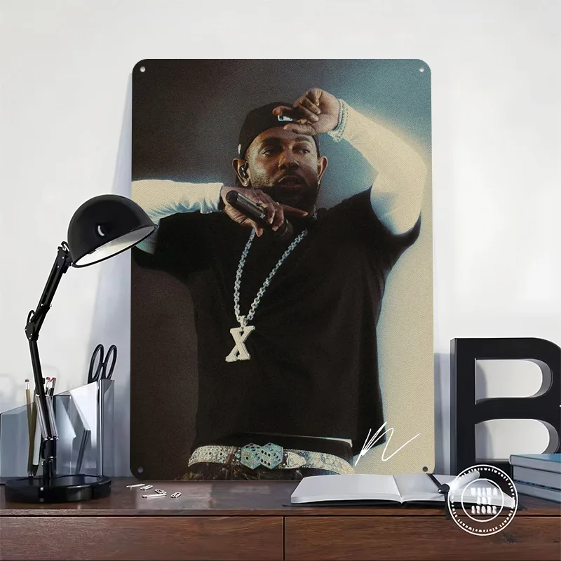 Kendrick Lamar Performing Live on Stage Personalized 3D Textured Metal Poster Wall Art Tinplate Sign for Wand Deko Vintage Decor