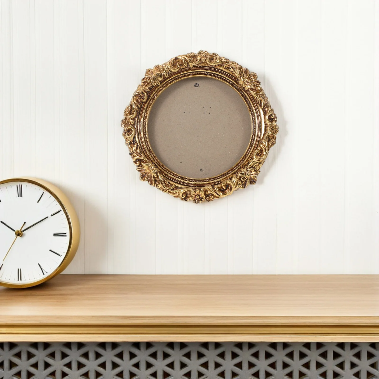 

Vintage Round Picture Frame 5.31 Inch Resin Ornate Embossed European Style Standing Photo Display for Desk Wall Mount Home Decor