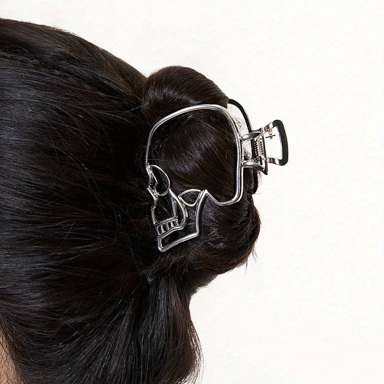 Gothic Dark Black Punk Style Skull Hair Claw for Women Shark Pinches Back of Head Hair Clip Hollow Hair Accessories