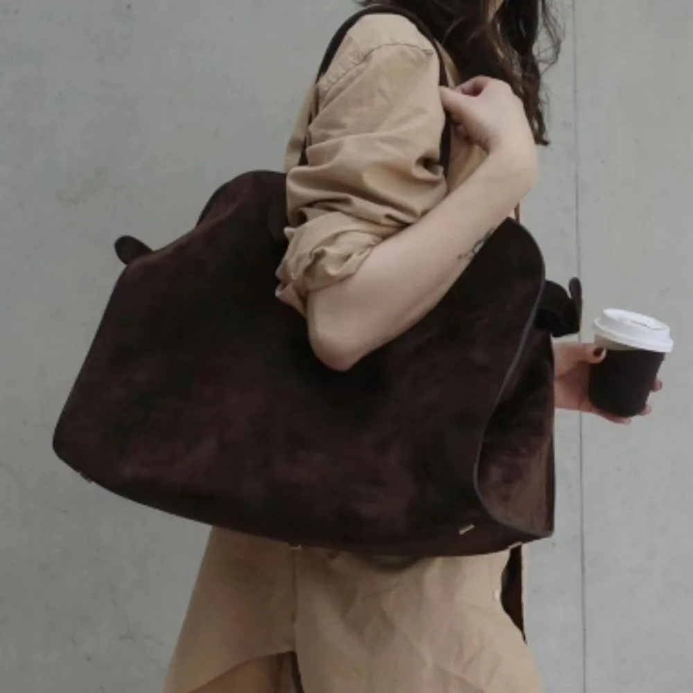 

Spot autumn and winter high-end niche design large-capacity bag women's new commuter retro handbag tote bag